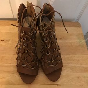 NWOT Gladiator Block Heel Sandal